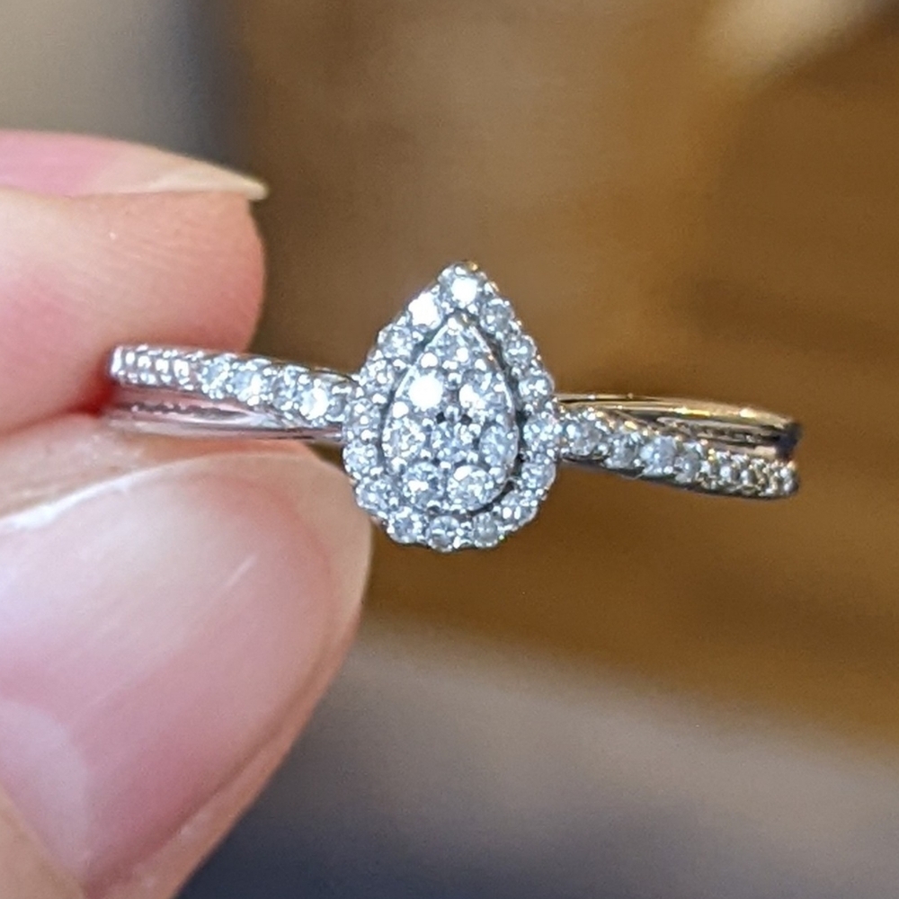 10K White Gold Diamond Teardrop Cluster Ring